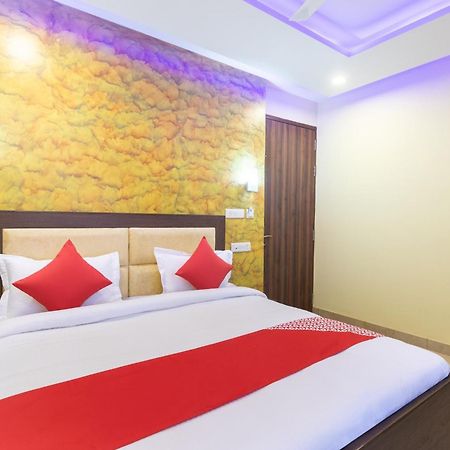 Super Oyo Hotel O Red Stone Inn Nové Dillí Exteriér fotografie
