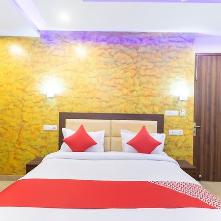 Super Oyo Hotel O Red Stone Inn Nové Dillí Exteriér fotografie