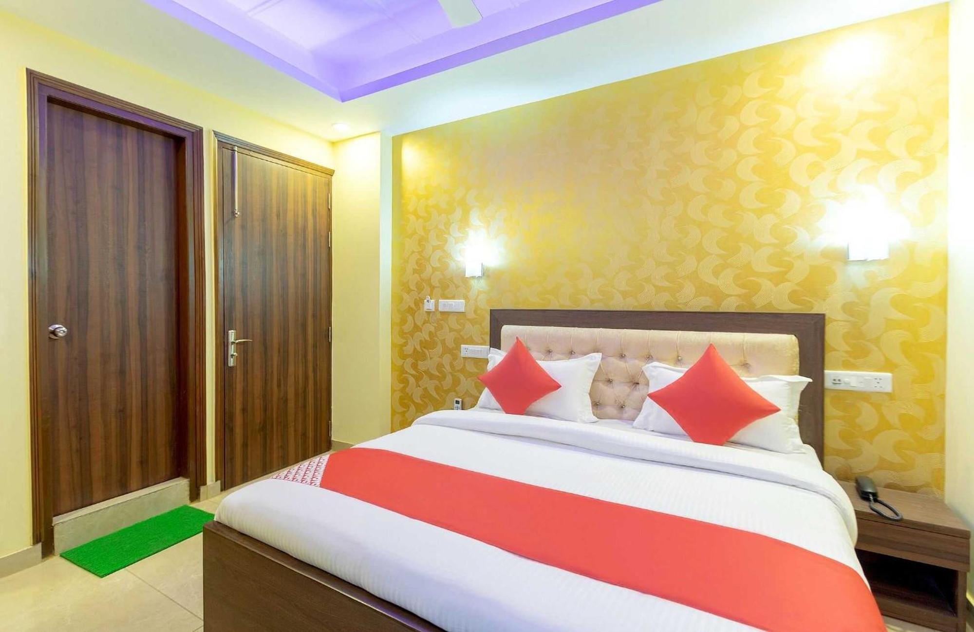 Super Oyo Hotel O Red Stone Inn Nové Dillí Exteriér fotografie