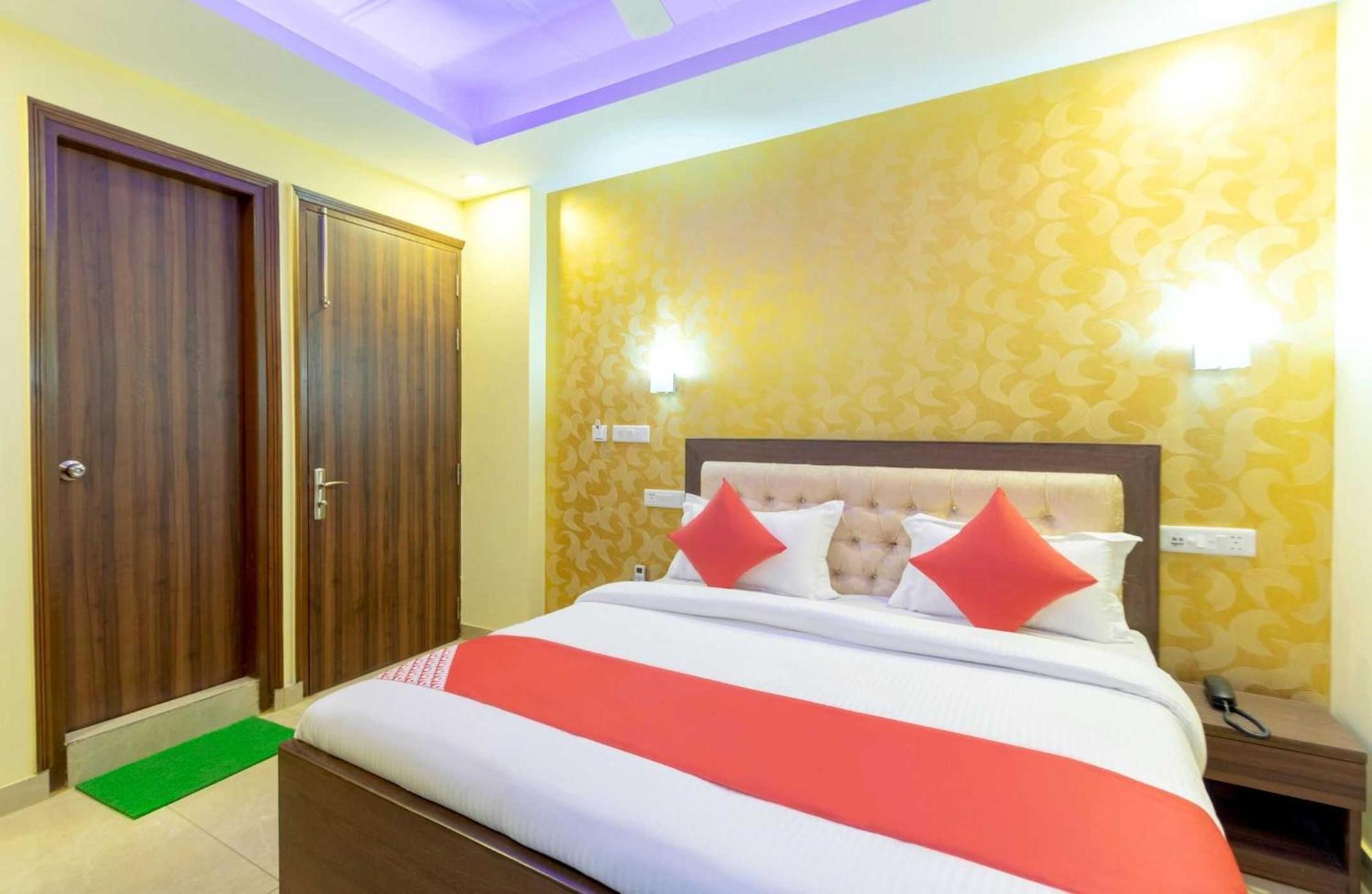 Super Oyo Hotel O Red Stone Inn Nové Dillí Exteriér fotografie