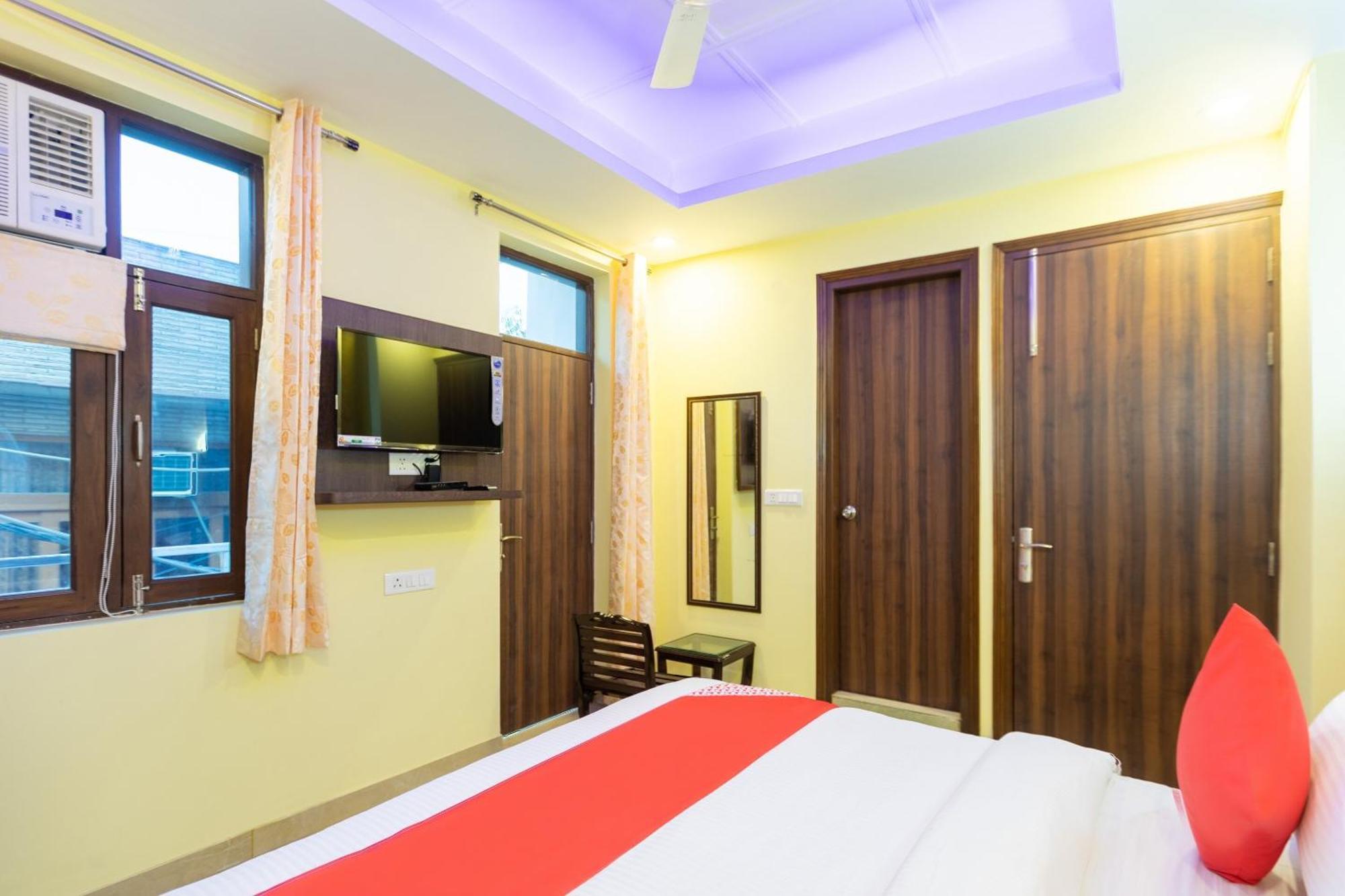 Super Oyo Hotel O Red Stone Inn Nové Dillí Exteriér fotografie