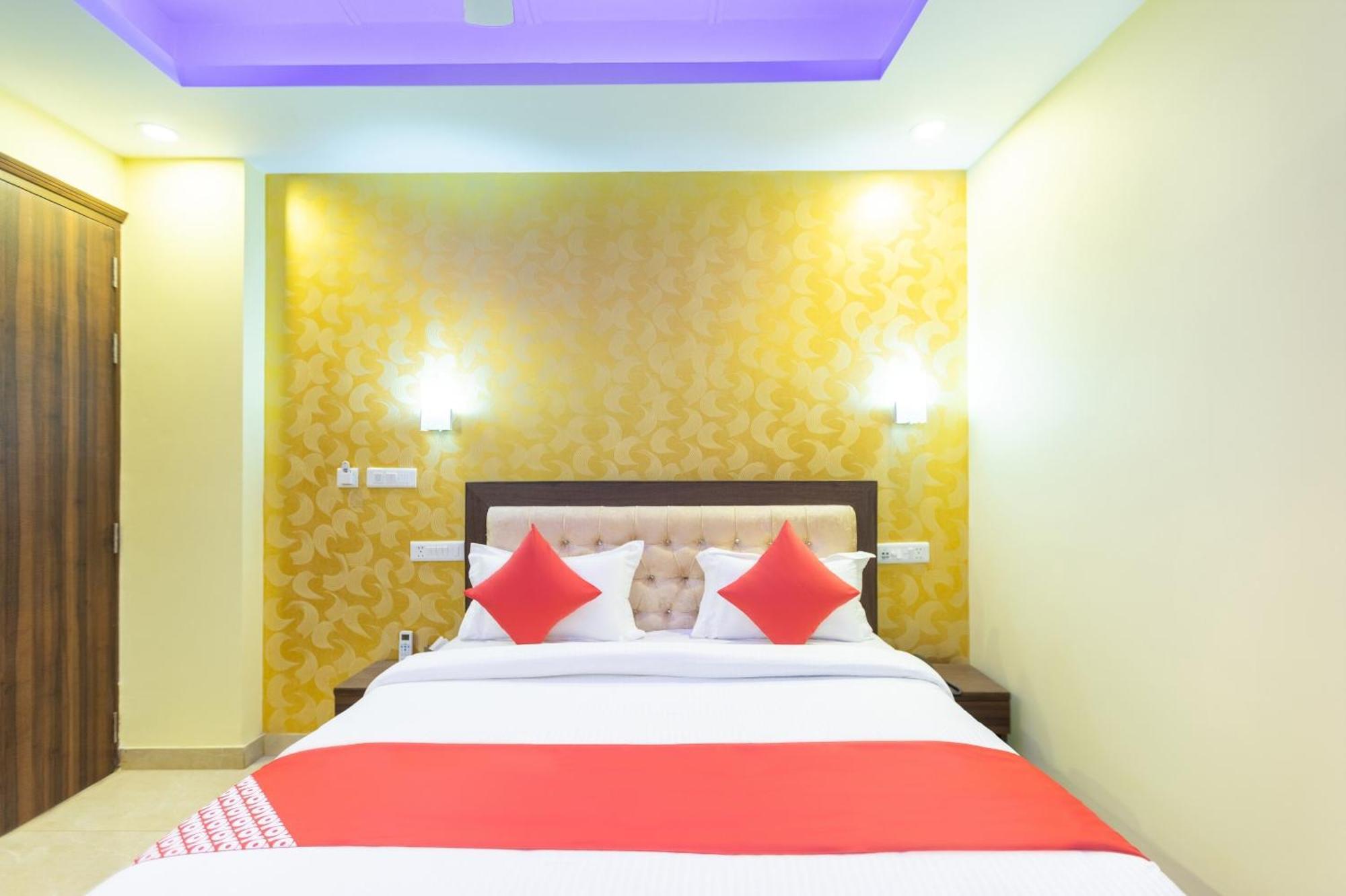 Super Oyo Hotel O Red Stone Inn Nové Dillí Exteriér fotografie