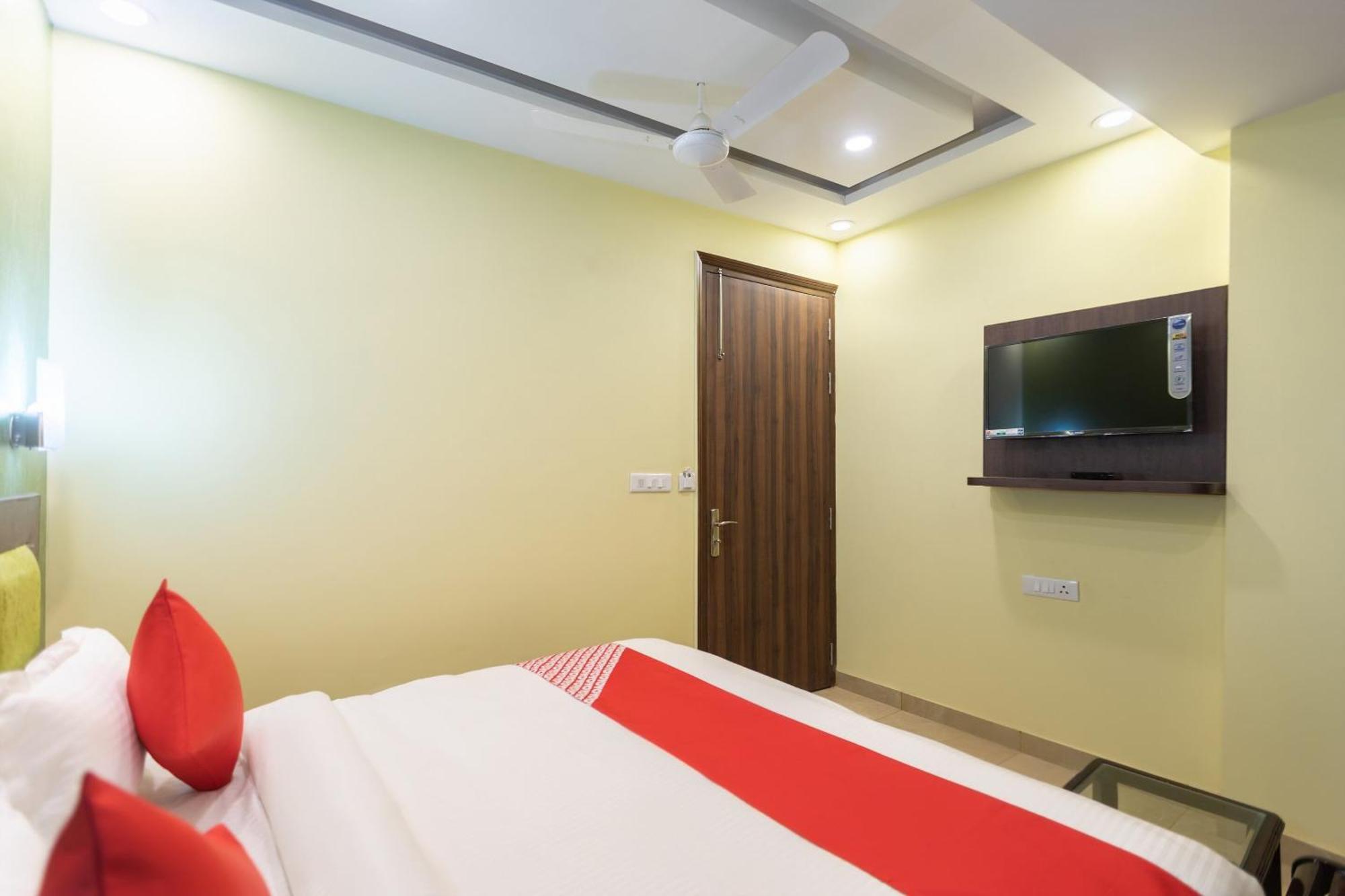 Super Oyo Hotel O Red Stone Inn Nové Dillí Exteriér fotografie
