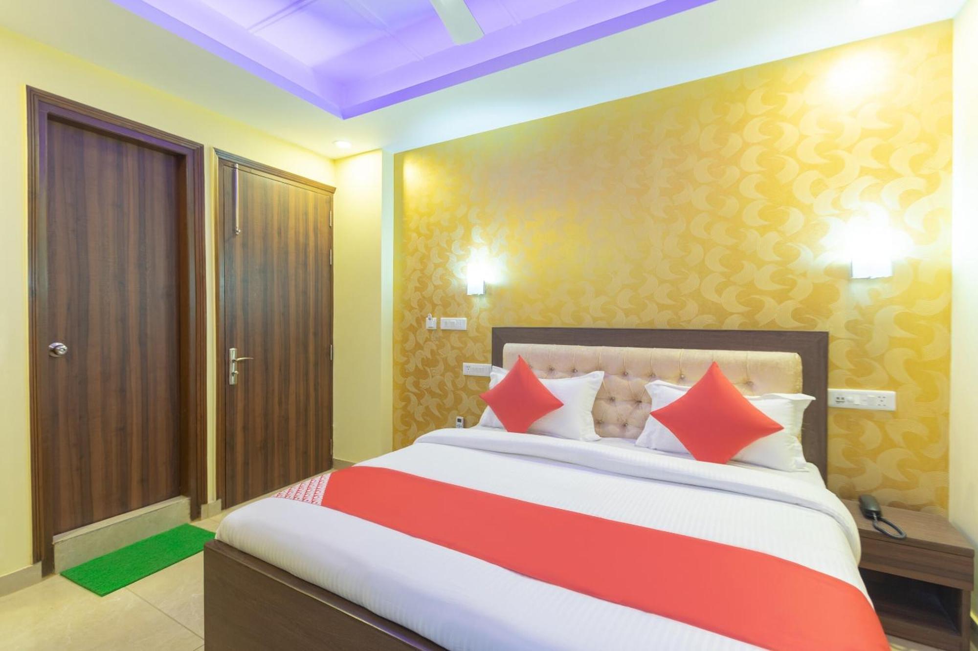 Super Oyo Hotel O Red Stone Inn Nové Dillí Exteriér fotografie
