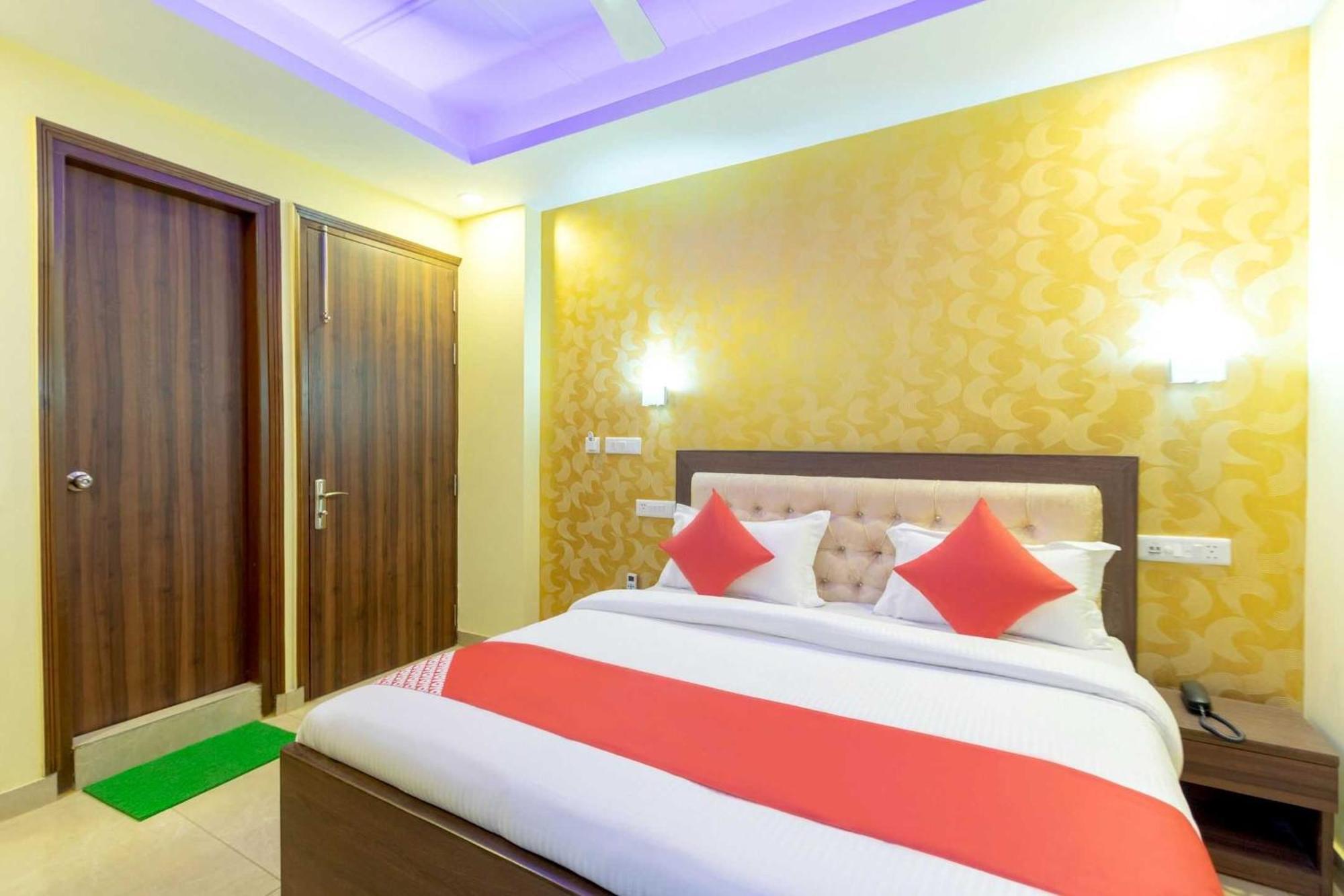 Super Oyo Hotel O Red Stone Inn Nové Dillí Exteriér fotografie