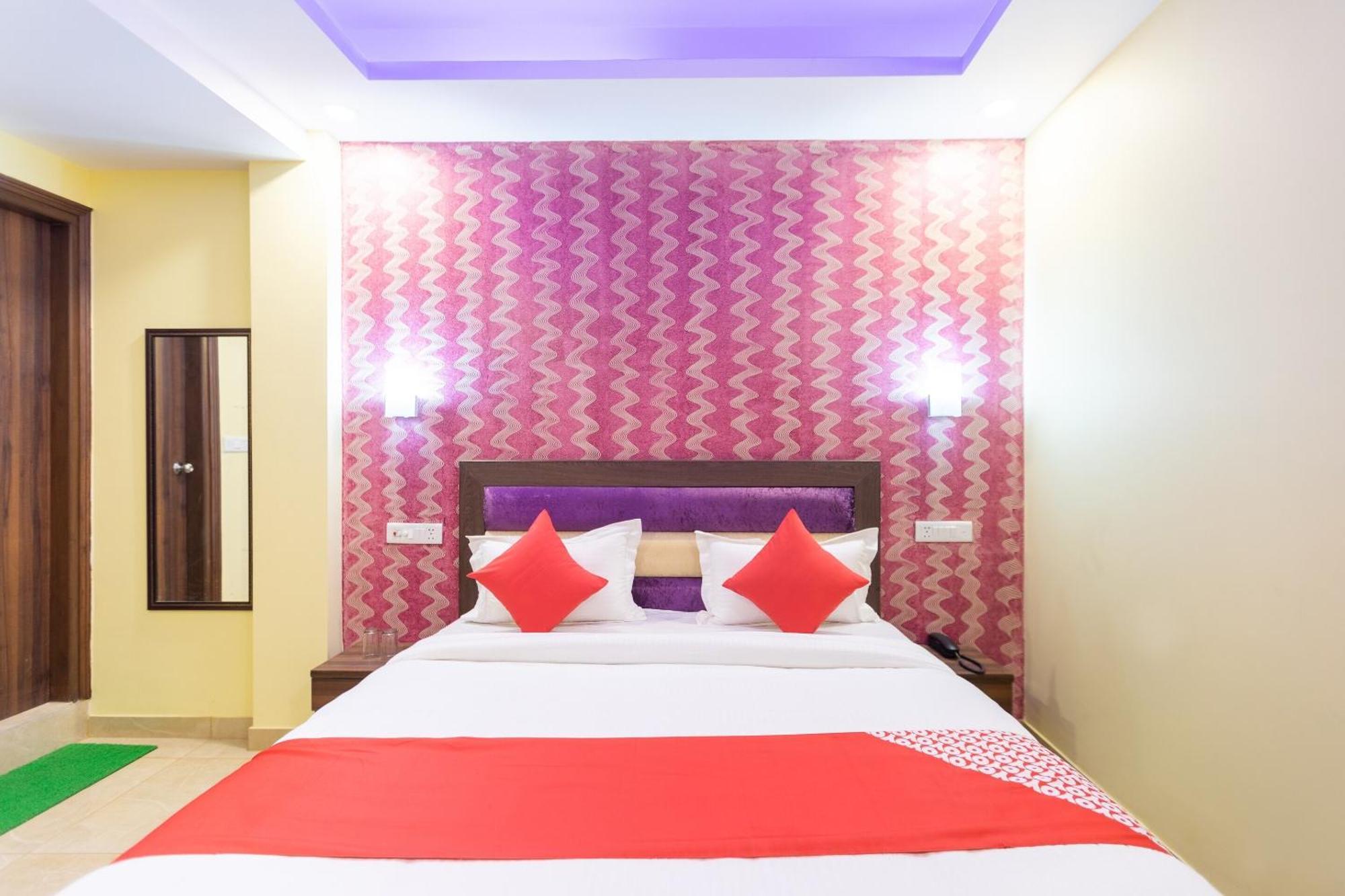 Super Oyo Hotel O Red Stone Inn Nové Dillí Exteriér fotografie